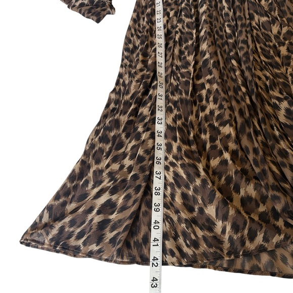 Banana Republic leopard print chiffon dress, bow neck, pleated skirt, size 2 - Picture 7 of 9